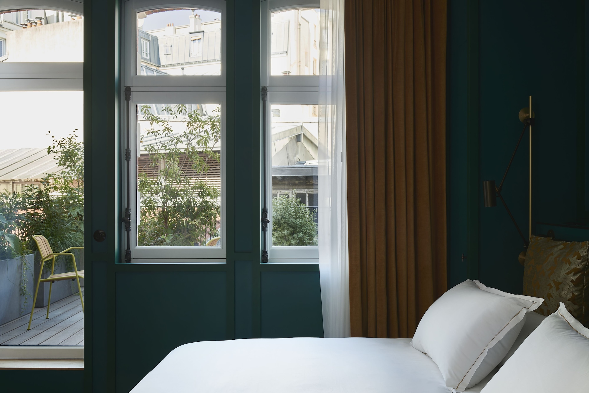 DELUXE, KING BED, CITY VIEW