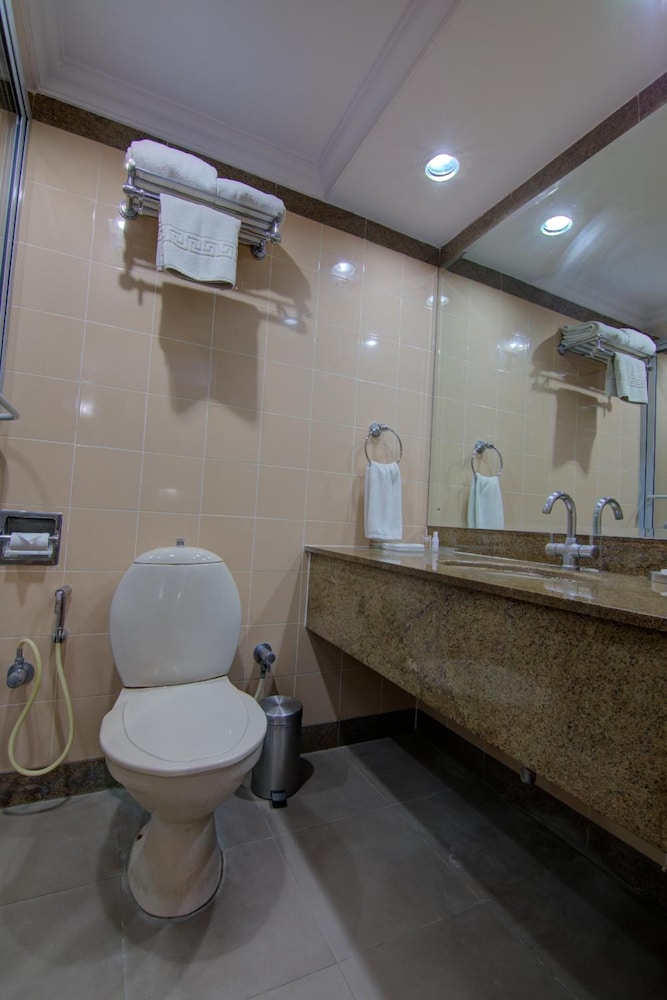 Tristar Serviced Apartments 37/41
