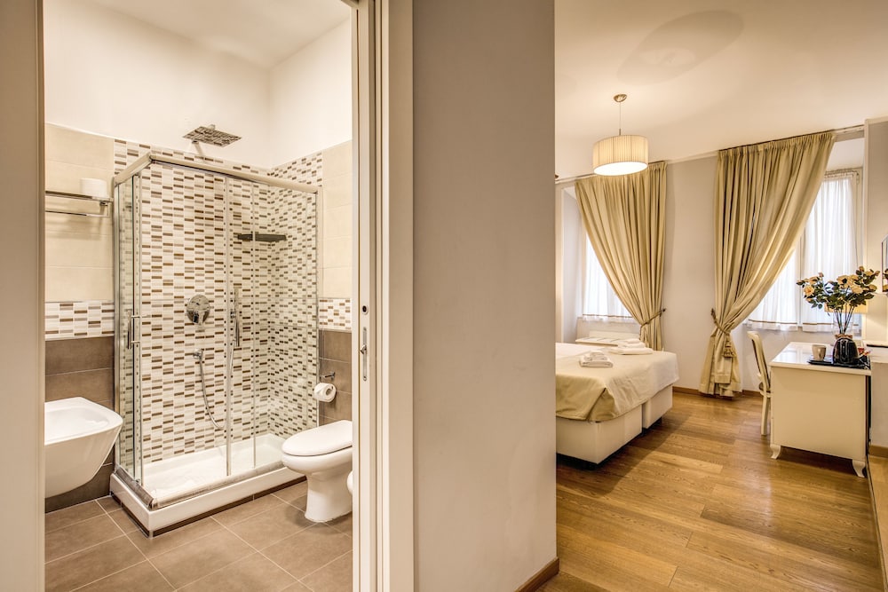 Gravina Suite Frattina 30/53