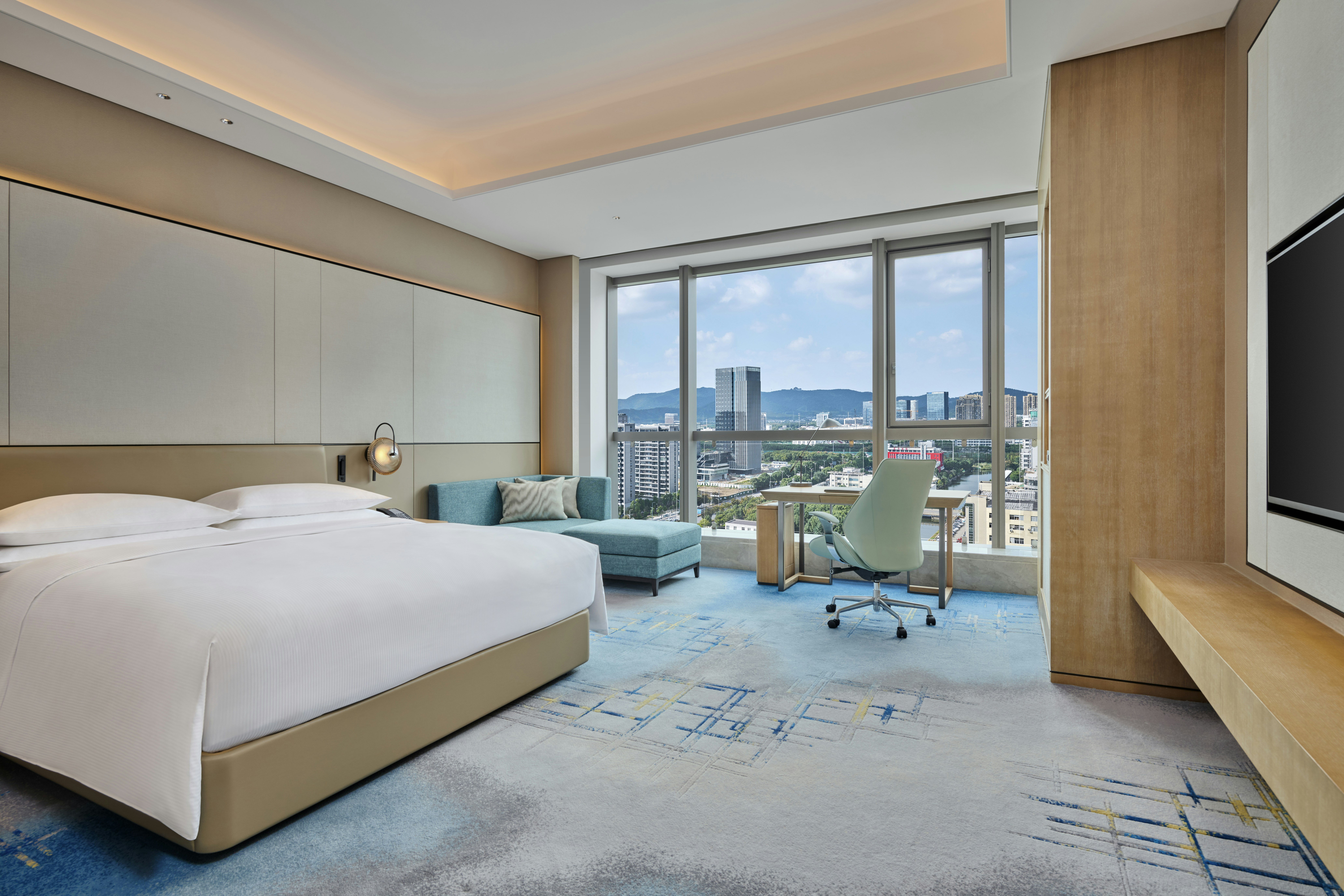 Deluxe, King Bed