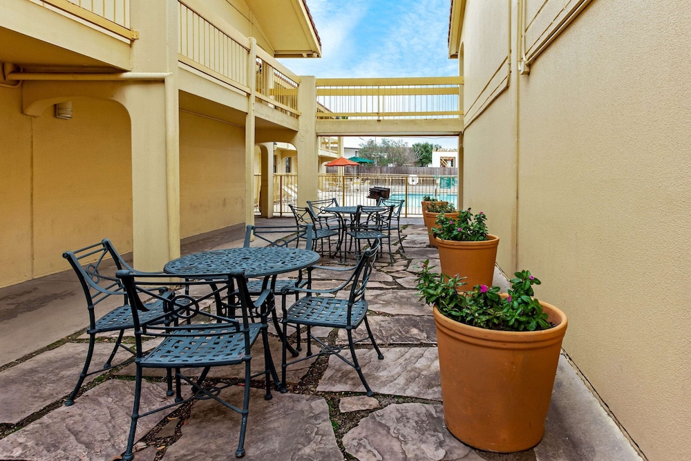 Rodeway Inn College Station, TX 30/37