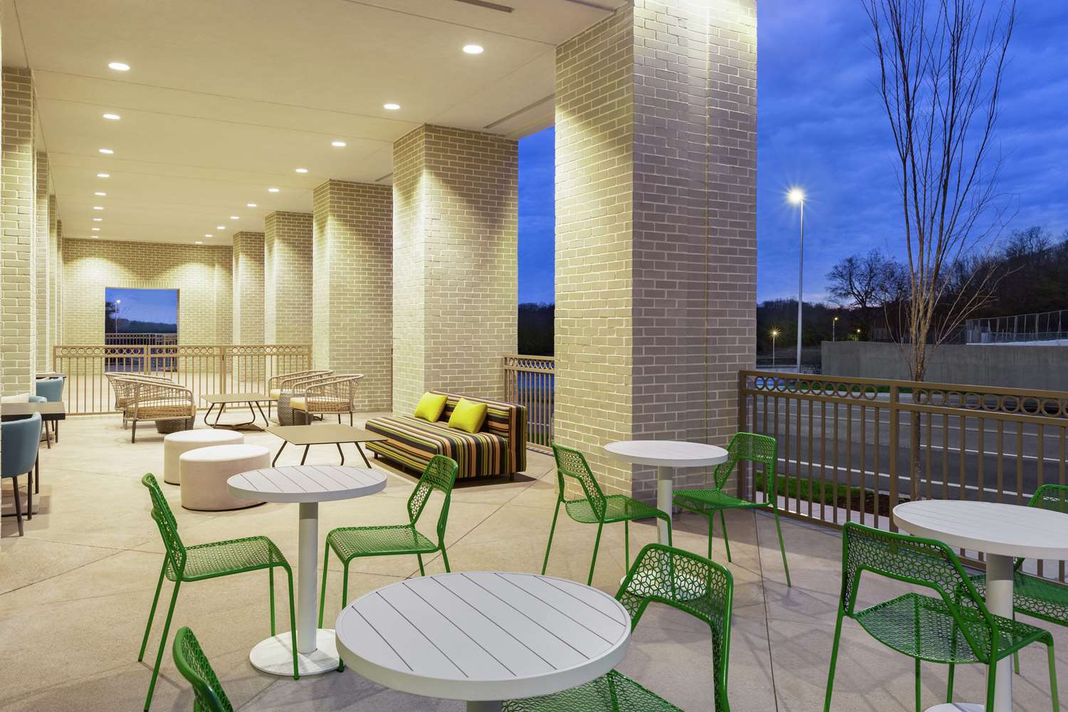 Hilton Garden Inn Nashville West End Avenue 15/24