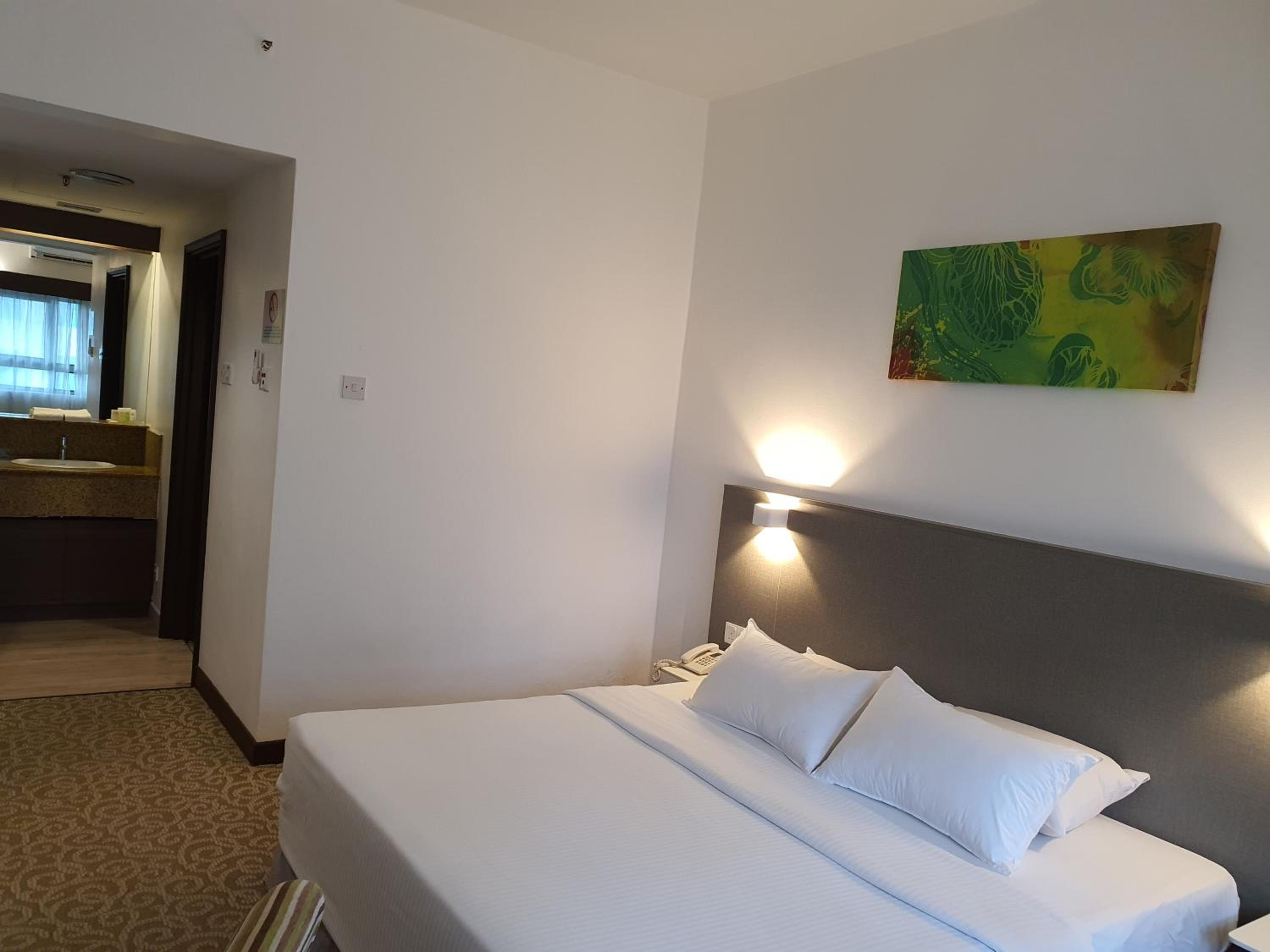 Crown Regency Serviced Suites 2/39