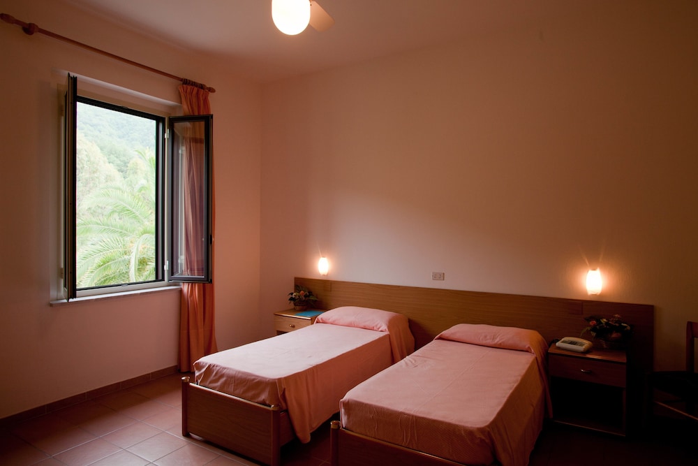 MODERNO HOTEL 14/36