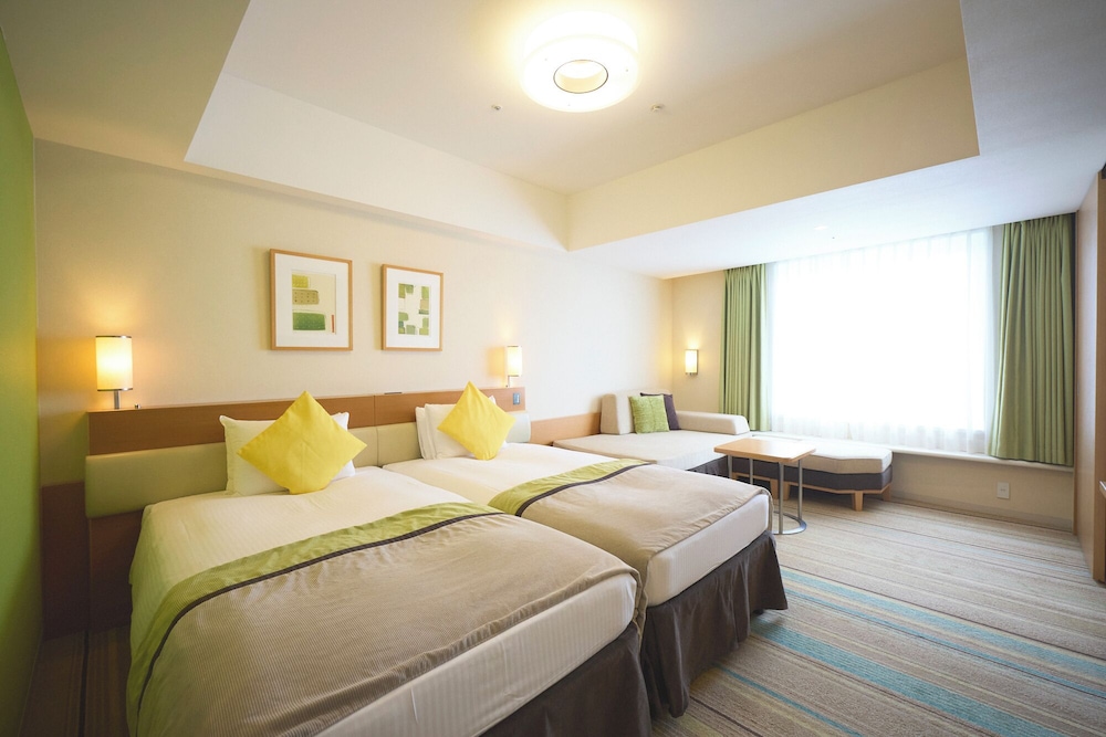 Symphony, Twin Beds