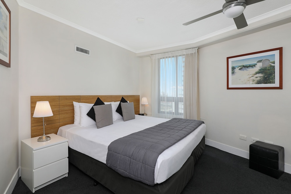Neptune Resort 18/80