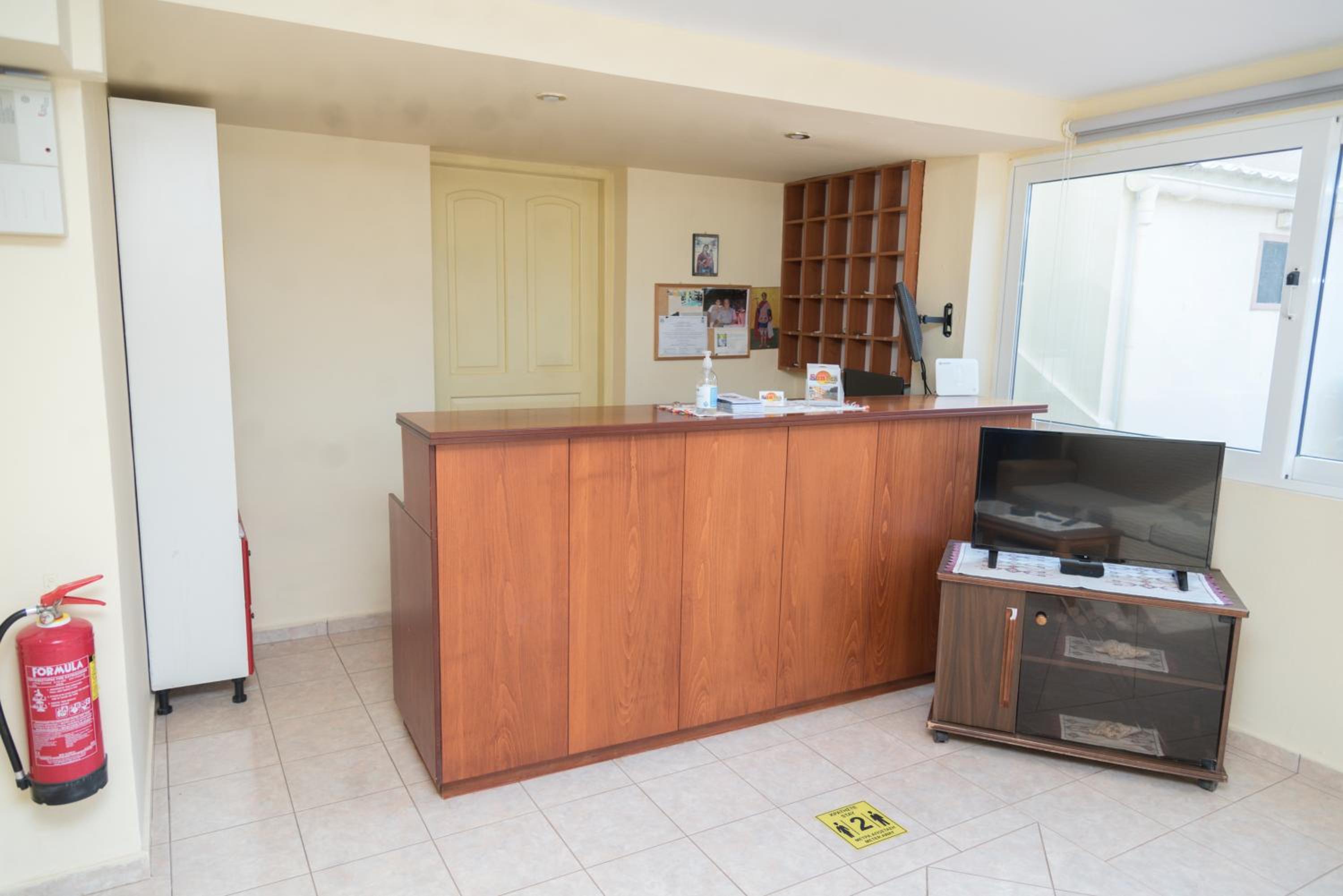 Sunset Studios Apartments 7/50