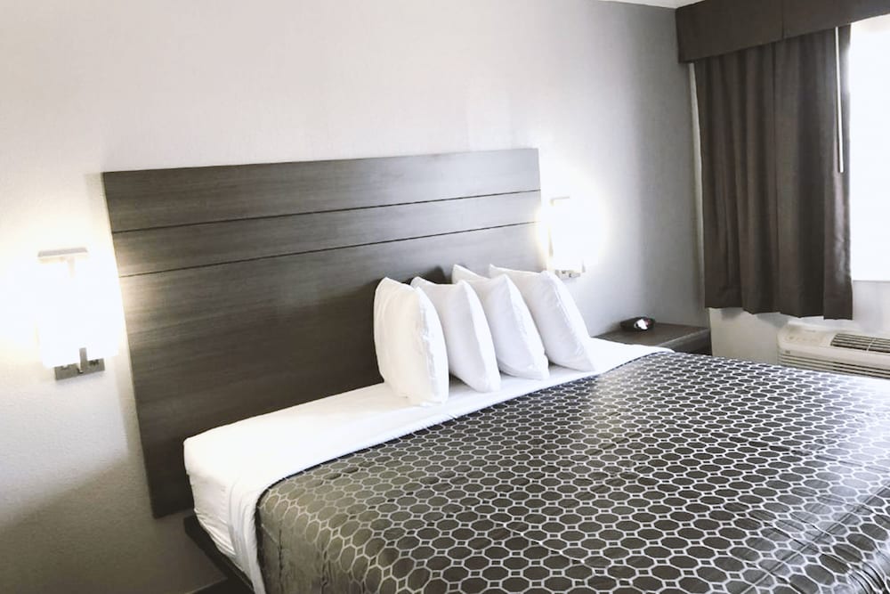 Americas Best Value Inn & Suites San Antonio Arena District 17/21