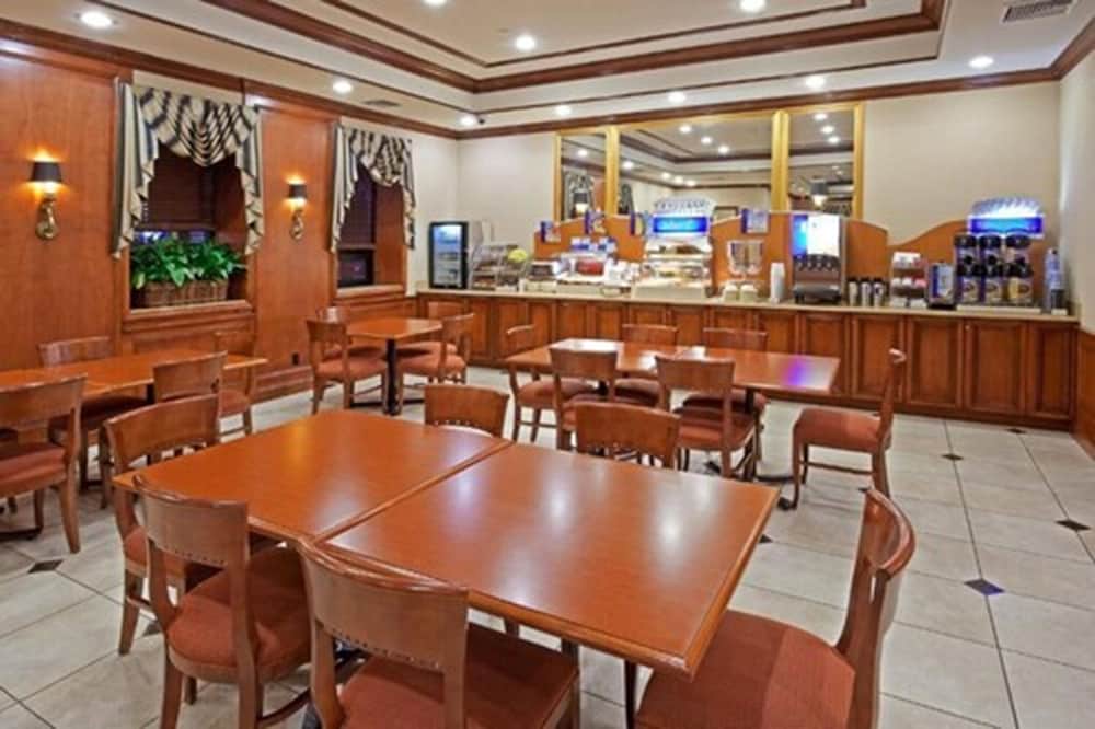 Rockville Centre Hotel 31/38