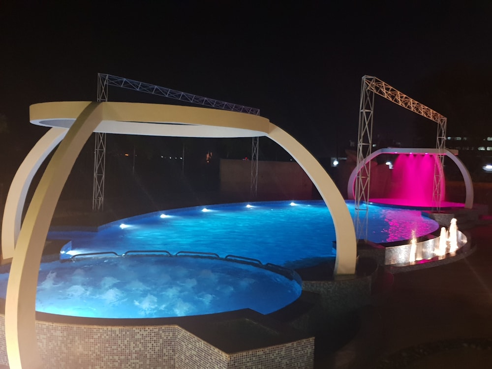 Hotel Mittal Avenue 14/22
