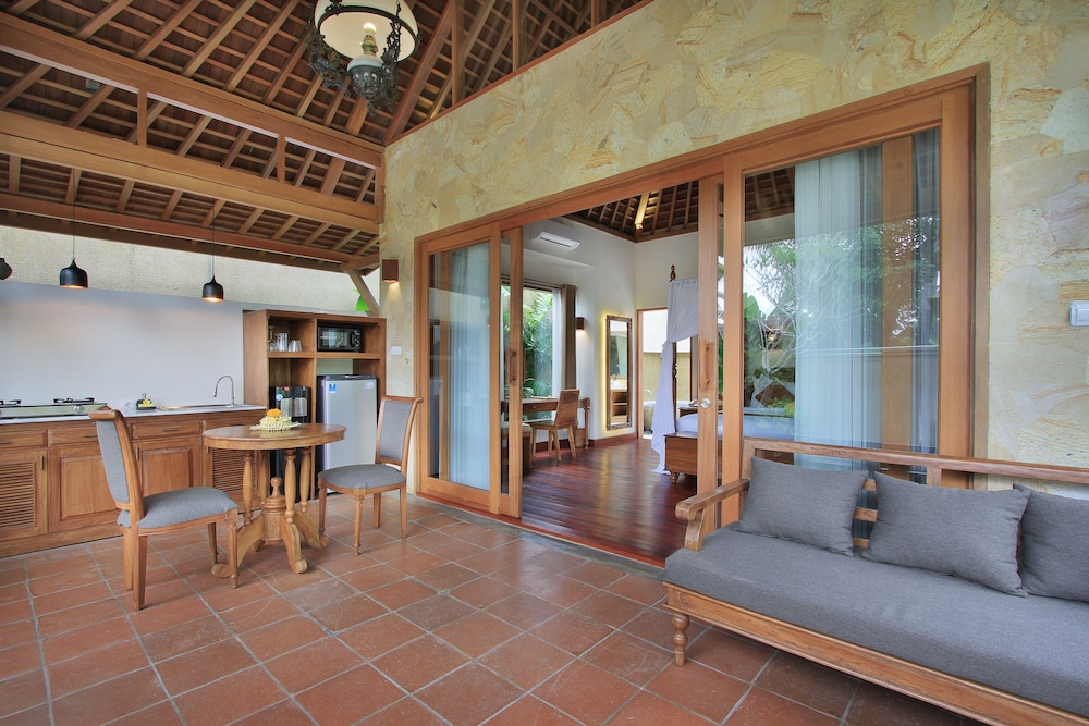 Graha Sandat Villas by Pramana Villas 25/33