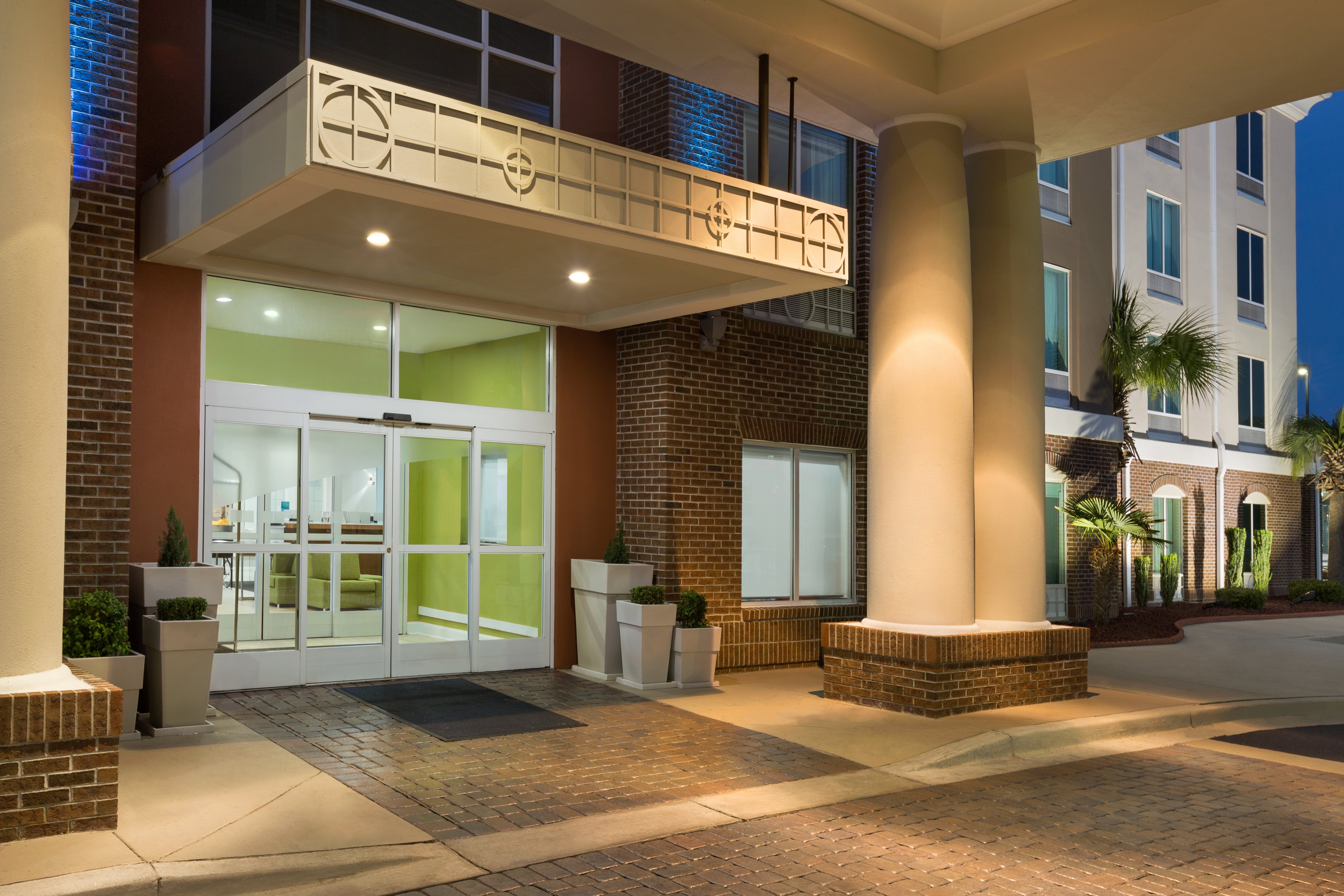 Holiday Inn Express Hotel and Suites Florence I-95 at Hwy 327 2/51