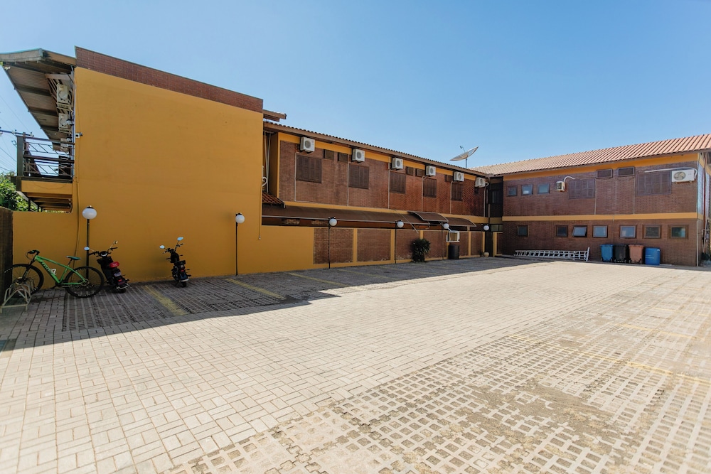 Hotel Pira Miuna 66/74