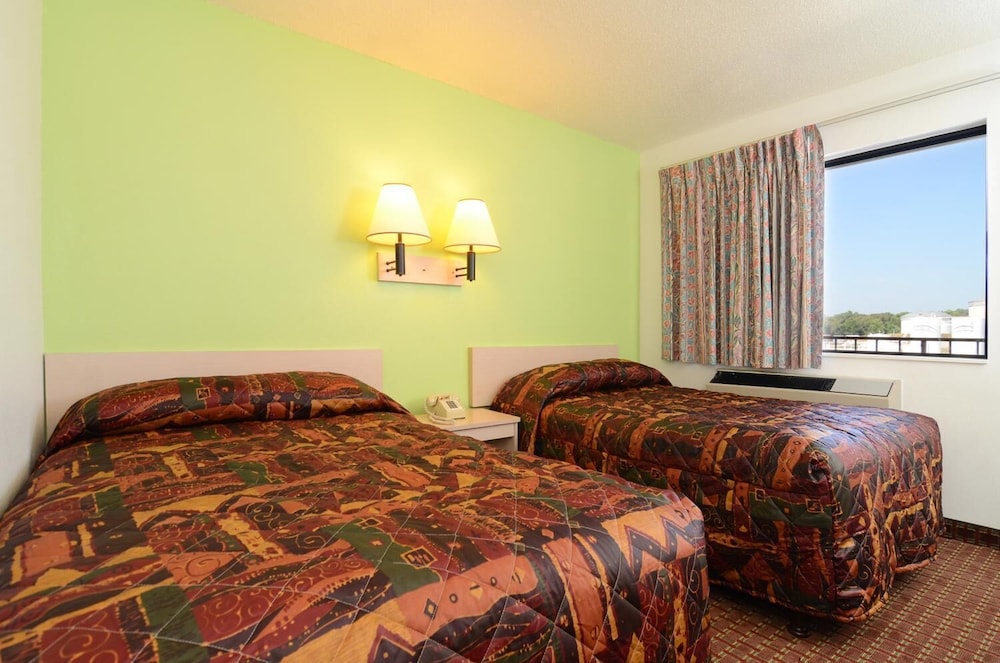 Super 7 Motel 11/22