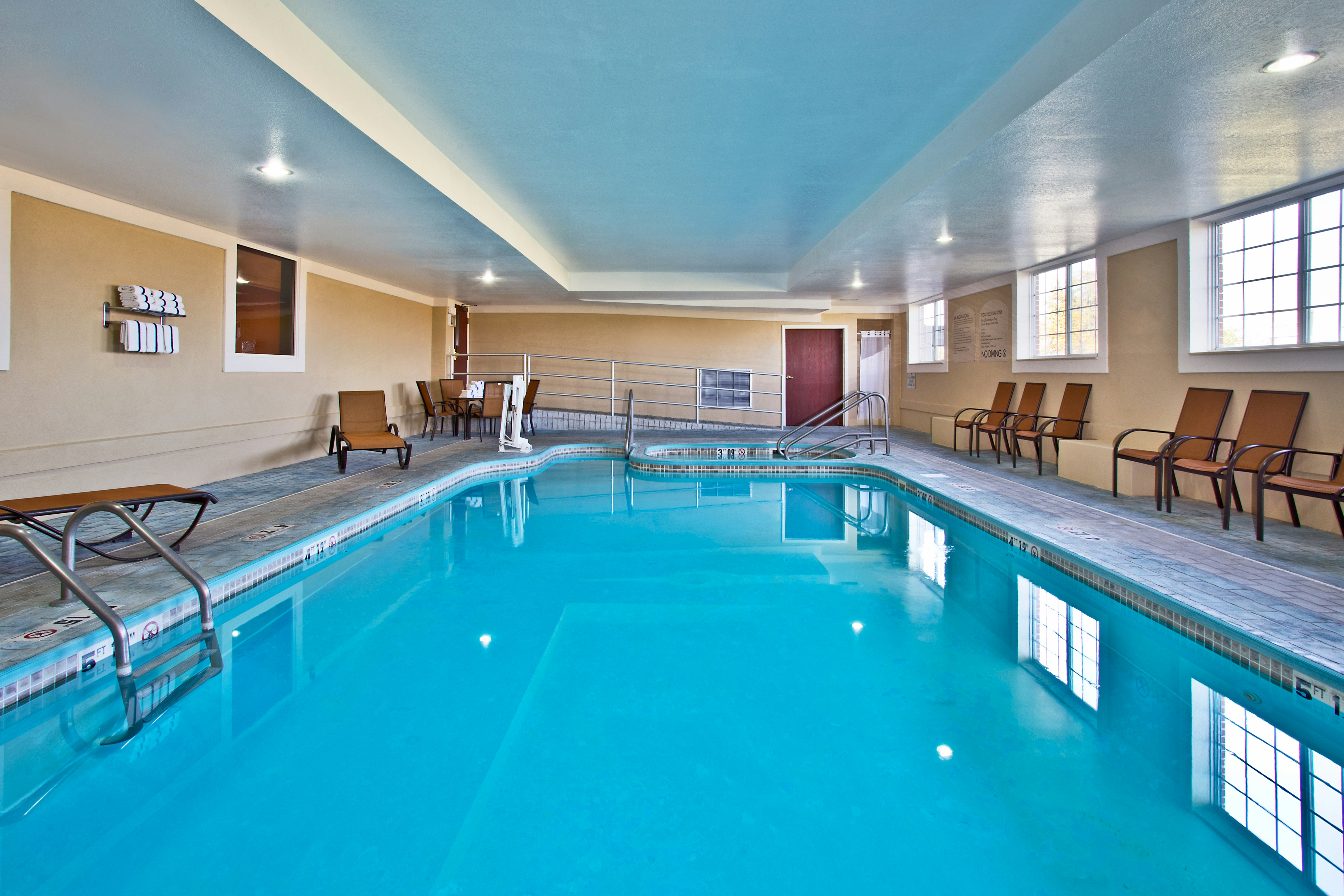 Holiday Inn Express Suites Wabash 35/65