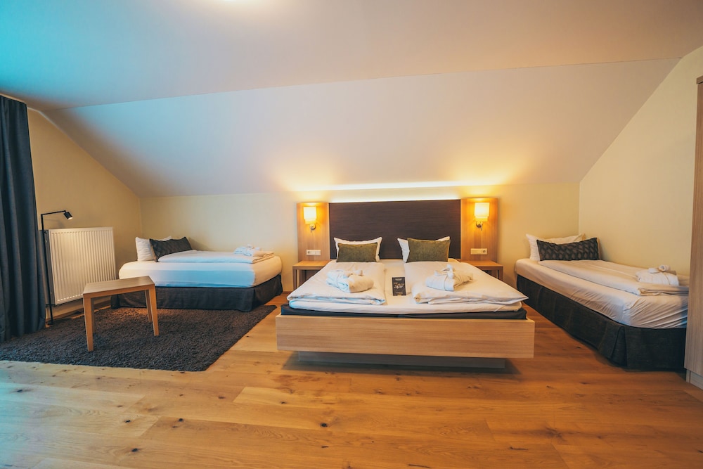 Plus, Junior Suite, Deluxe, Double Bed, 2 Sofa, Balcony