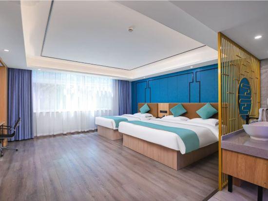 Deluxe, Family, 1 Queen and 1 Single Bed