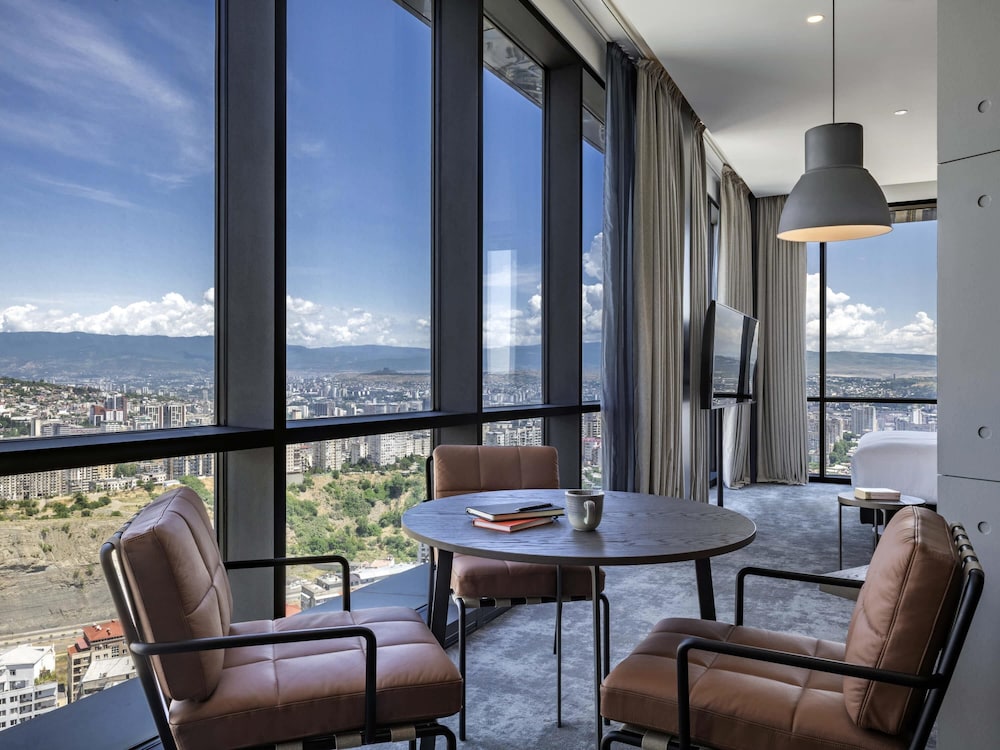 Pullman Tbilisi Axis Towers 27/45