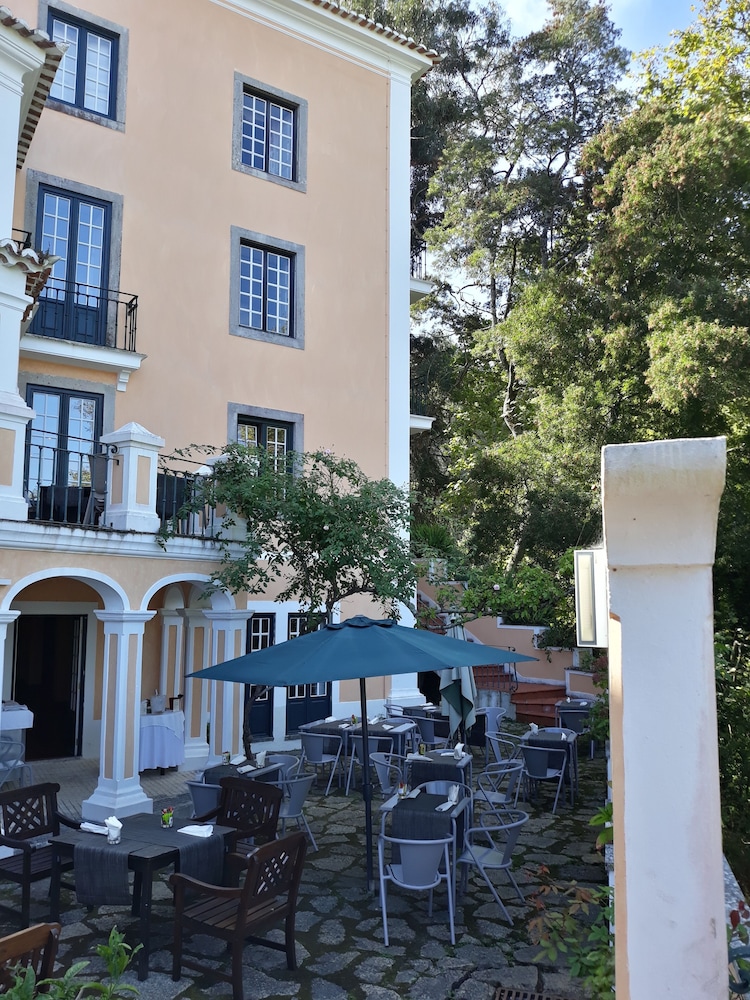 Lawrences Hotel 61/66