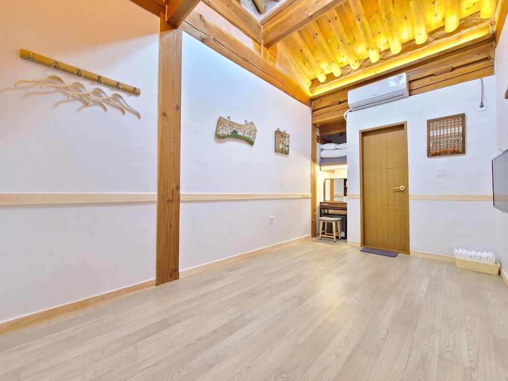 Nadul Hanok 10/50