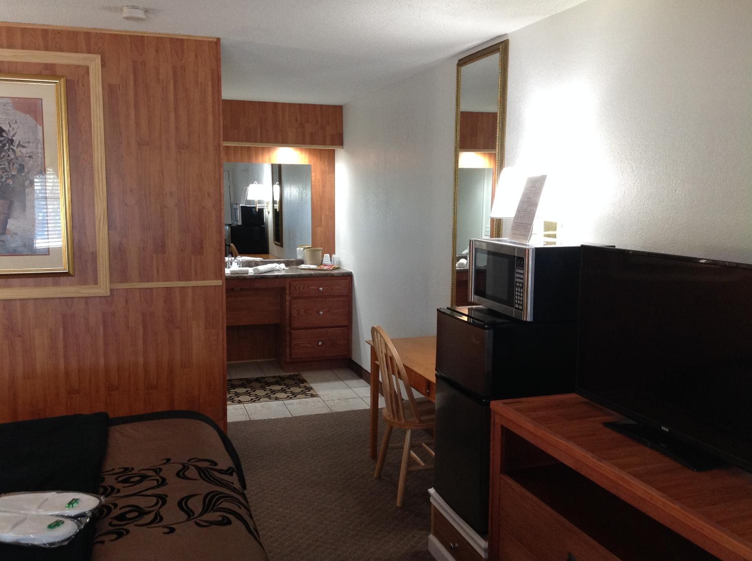 Hallmarc Inn & Suites of West Memphis 33/55