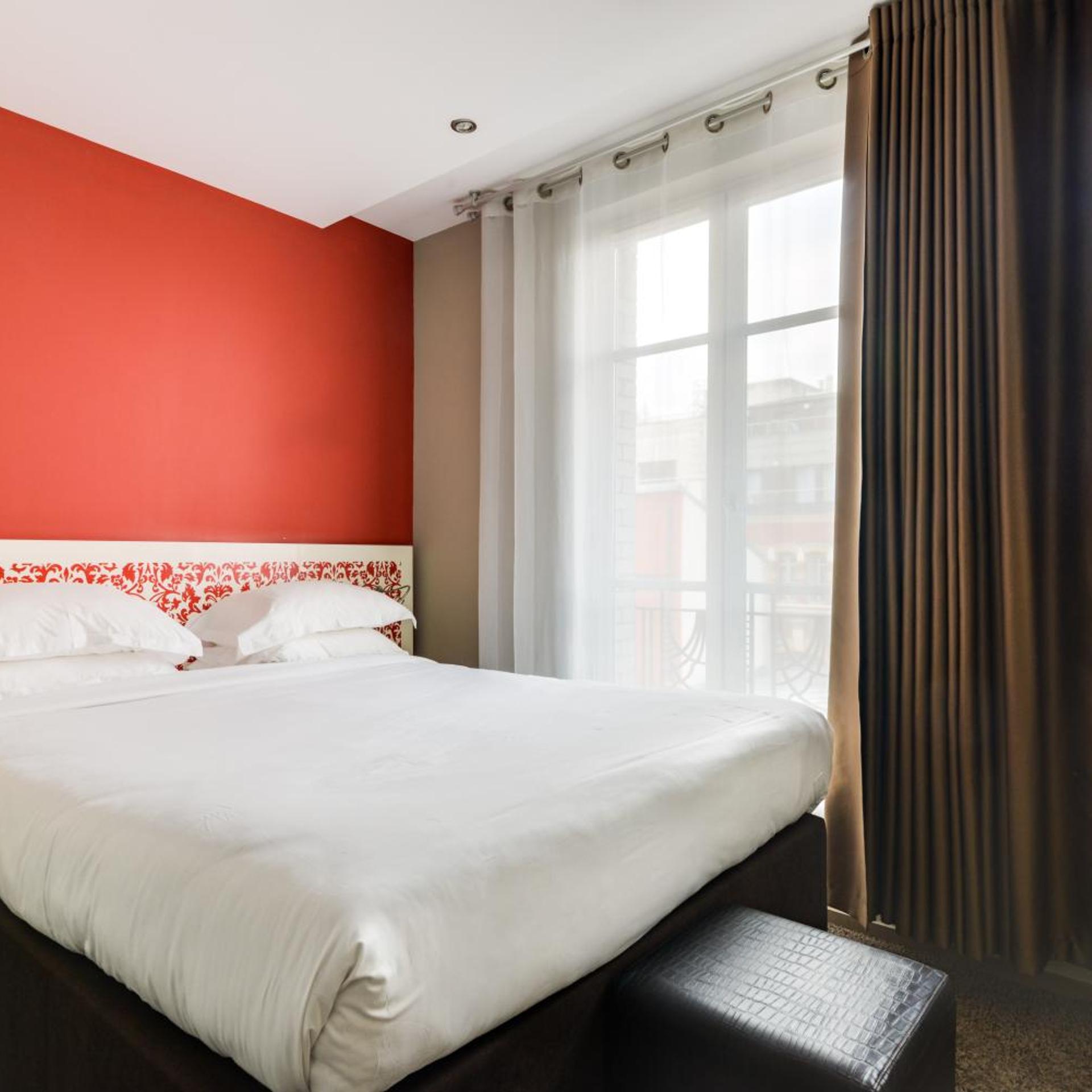 Room at Pavillon Nation Hotel, PARIS