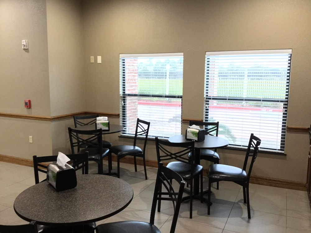 Days Inn By Wyndham Baytown East 35/50