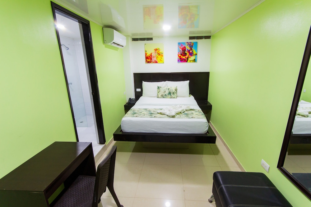 Hotel Marina Suites by GEH Suites 33/37