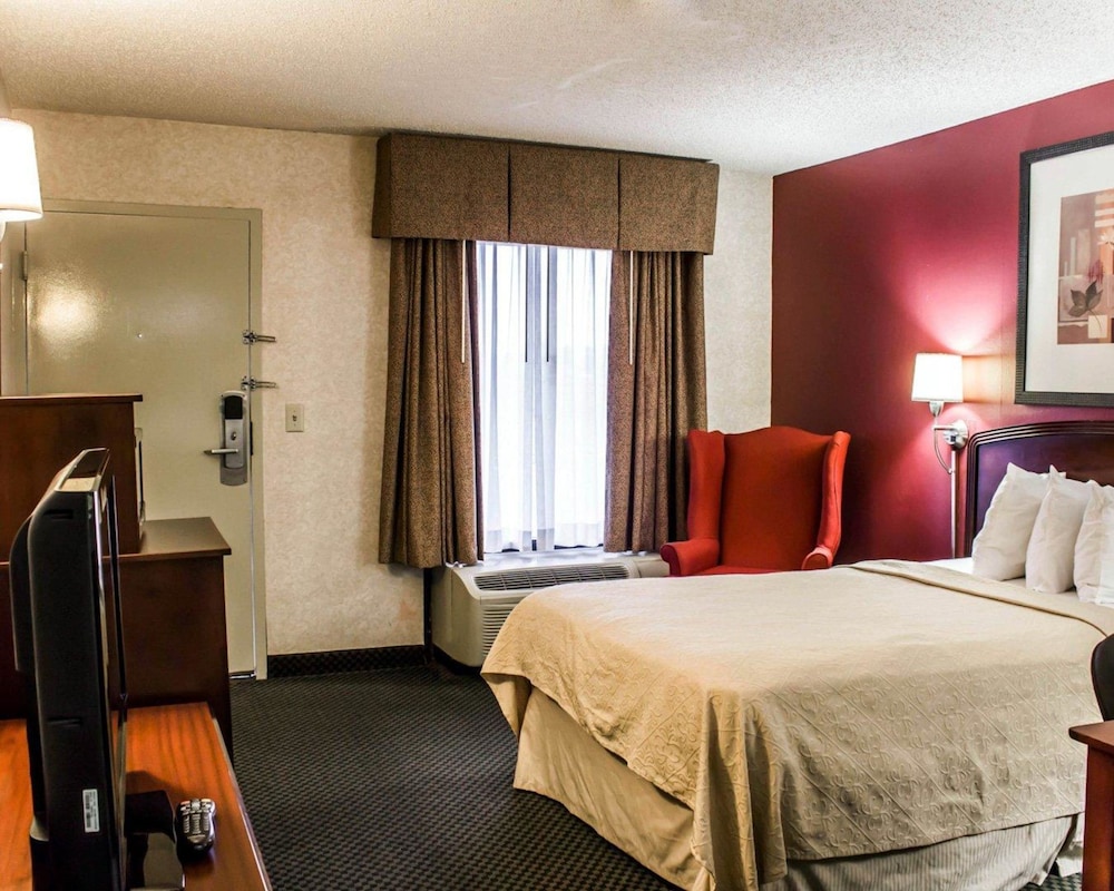 Quality Inn Roanoke Rapids 11/25
