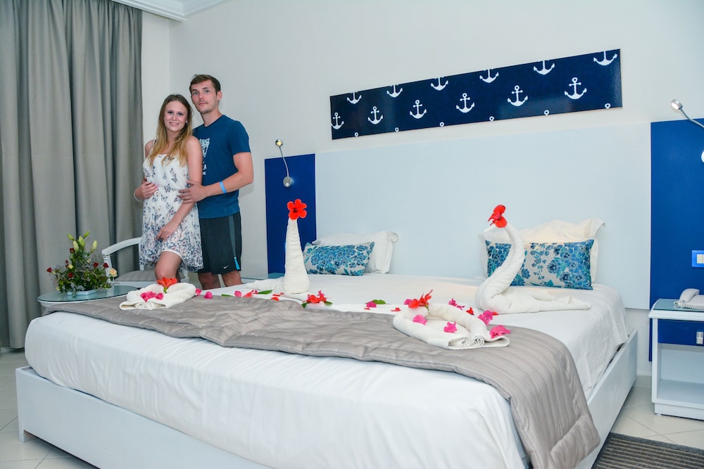 ROOM, DOUBLE BED, GARDEN VIEW