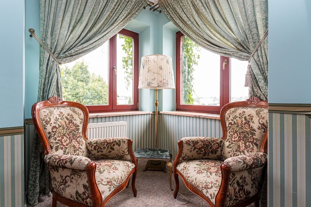 Royal Residence 34/50