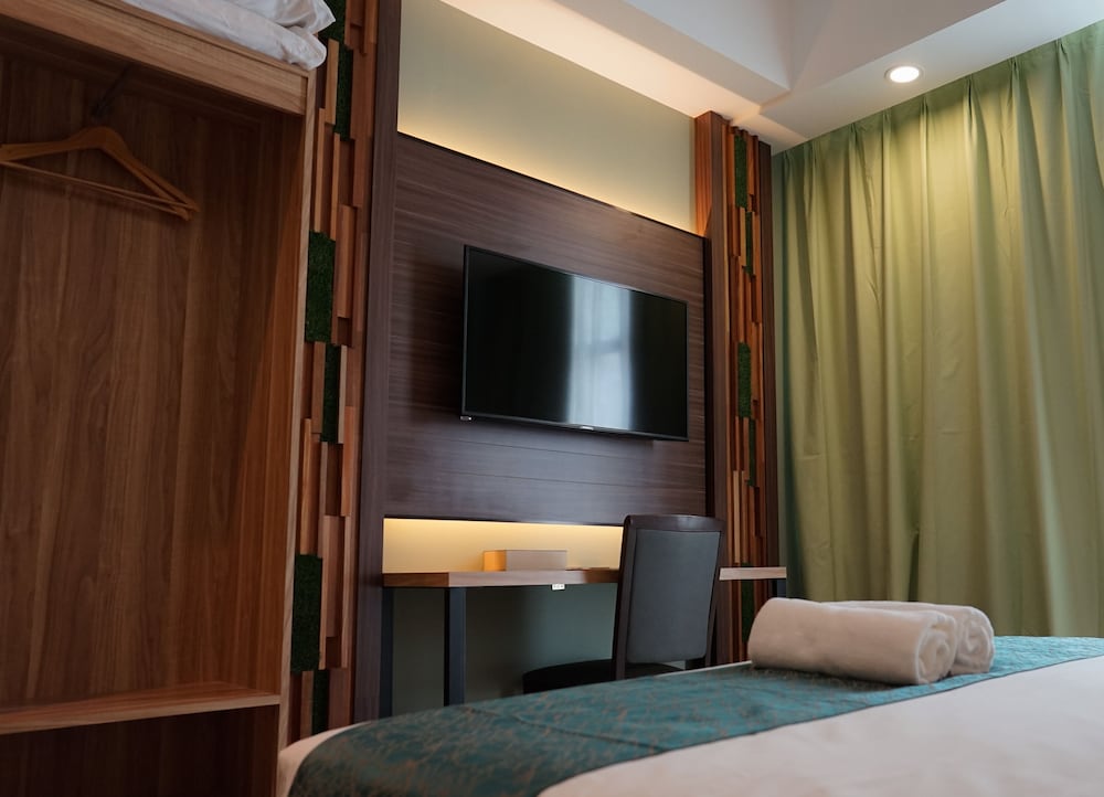 Hotel 17 36/65