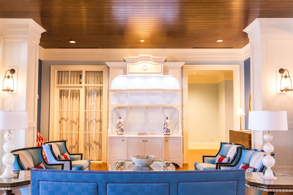 The Beach Club At Charleston Harbor Resort And Marina 24/48