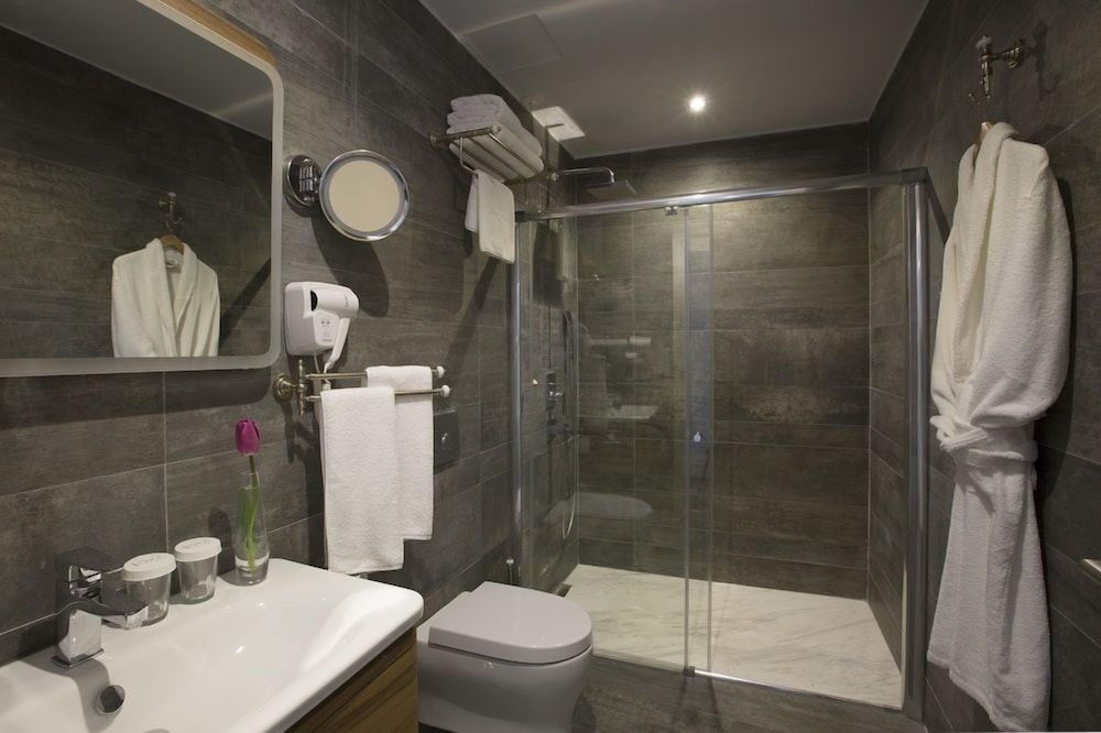 TAXIM LOUNGE HOTEL 54/58