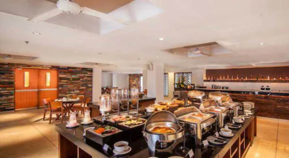 PALM GARDEN HOTEL 25/33