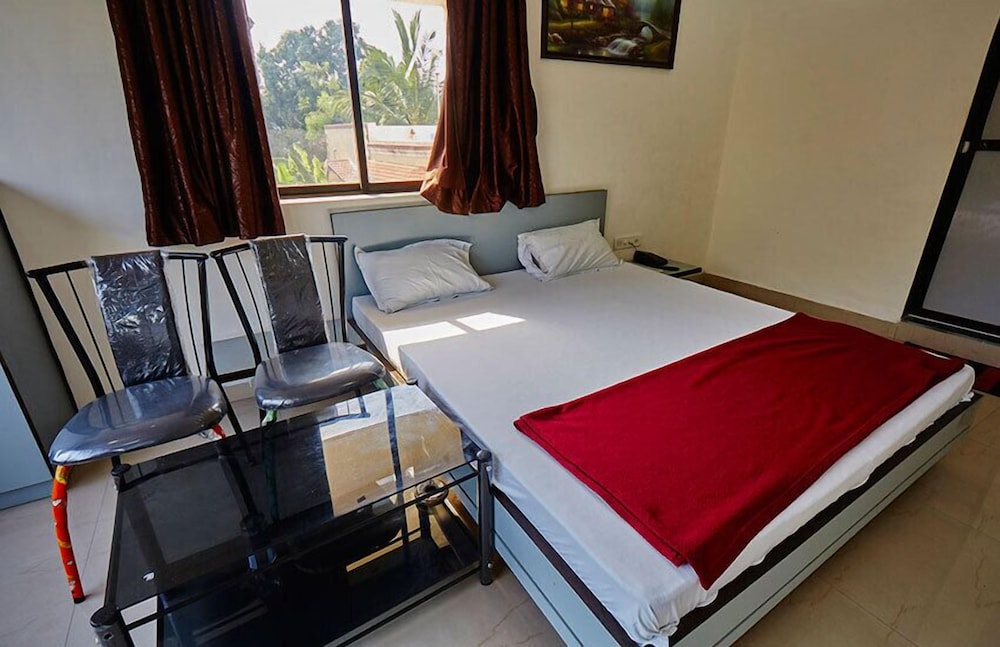 Hotel Galaxy's Vaibhav 19/40
