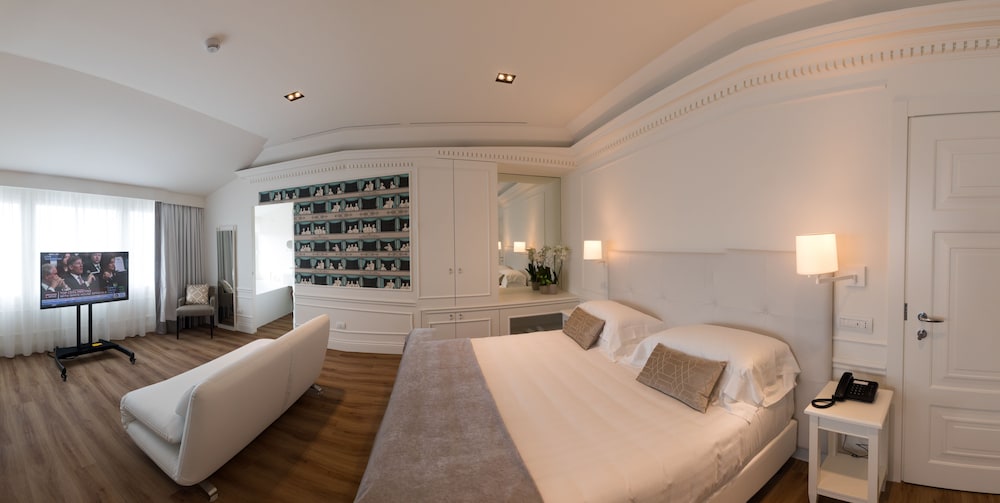 GRAND HOTEL PALACE 45/59