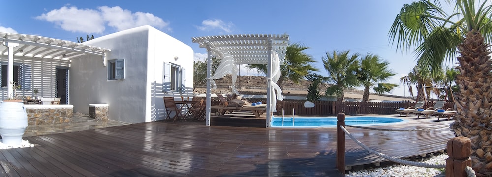 Zephyros Hotel 8/66