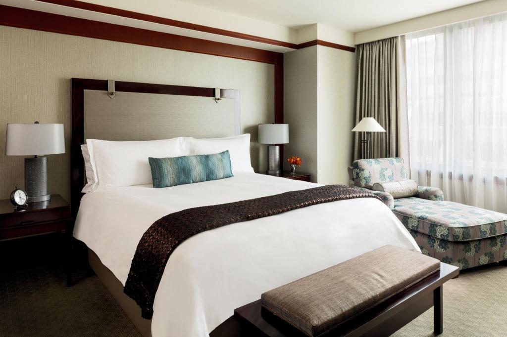 1 Bedroom, Signature, Ambassador, Suite, King Bed