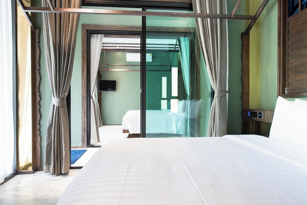 Grand, Wooden, Style, Suite, King and Twin Beds، Ao Cho Grandview Hideaway Resort 5/6