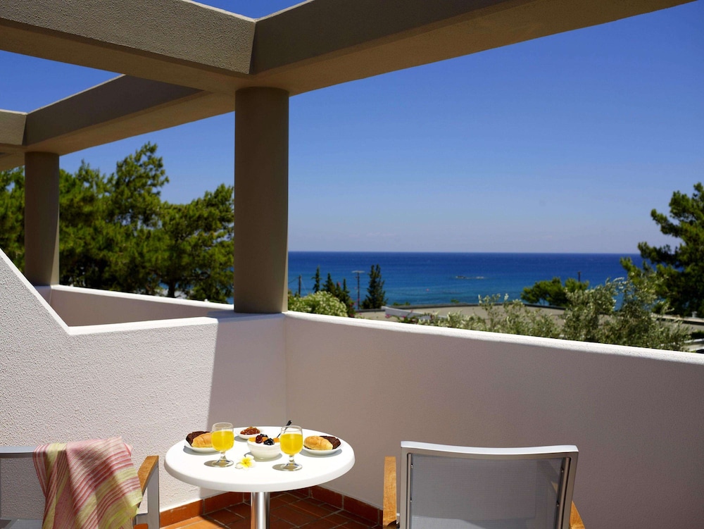 Porto Angeli Beach Resort 65/76