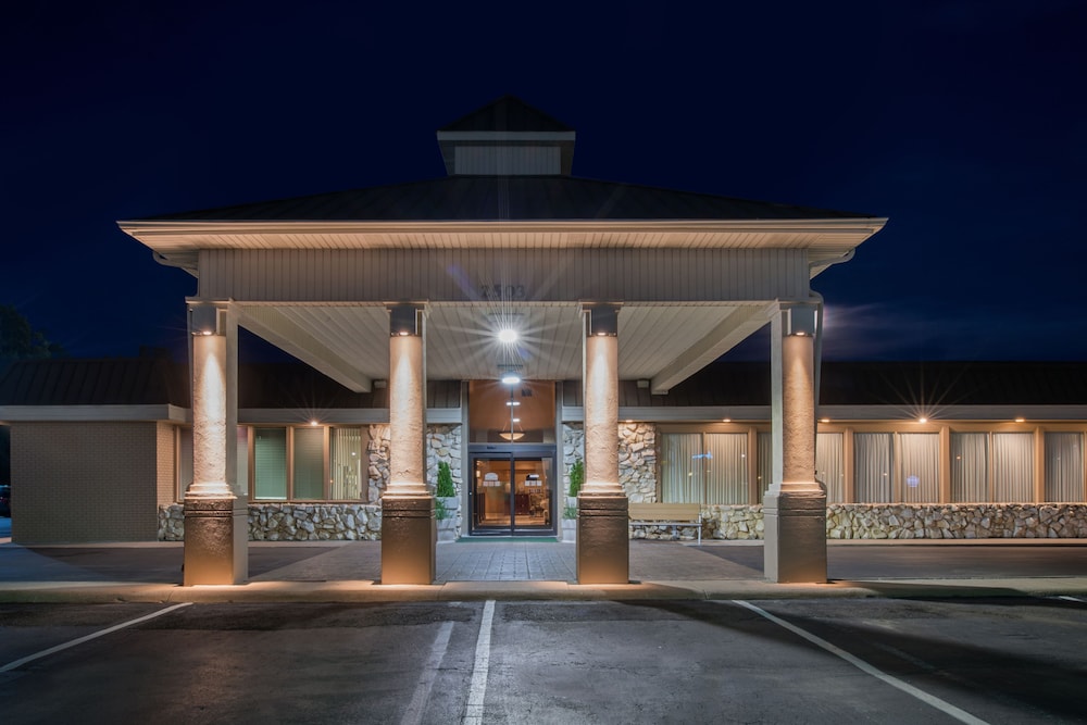 Ramada by Wyndham Midtown Grand Island 2/30