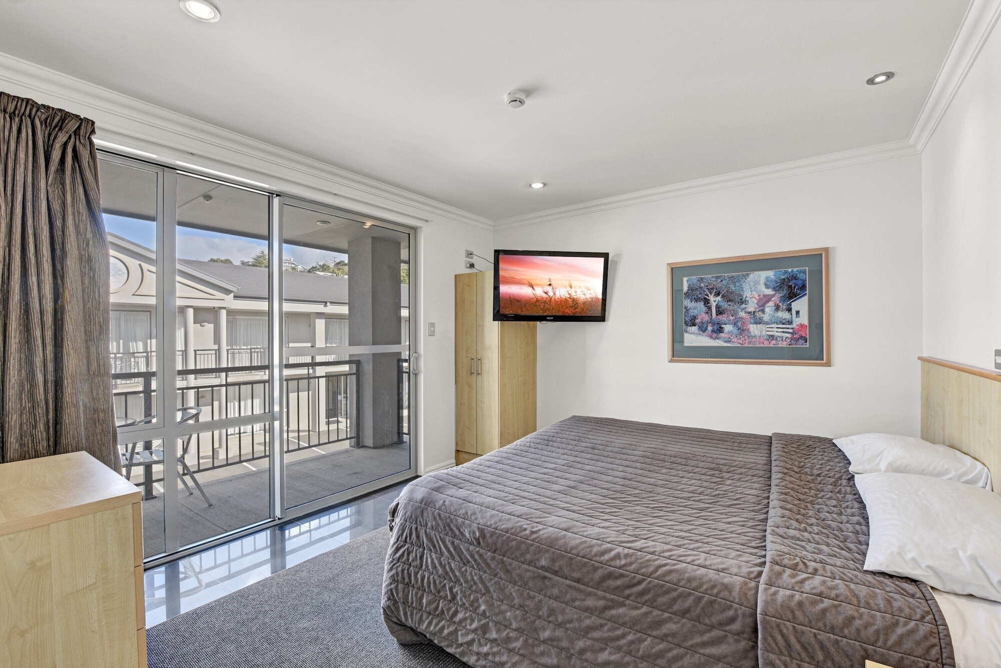 4 BEDROOMS, EXECUTIVE, APARTMENT