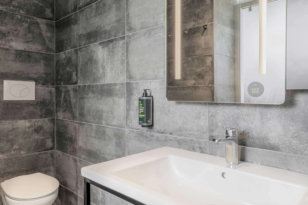Standard, Triple, 1 Queen and 1 Single Bed, B&B HOTEL Prato City Center 6/6