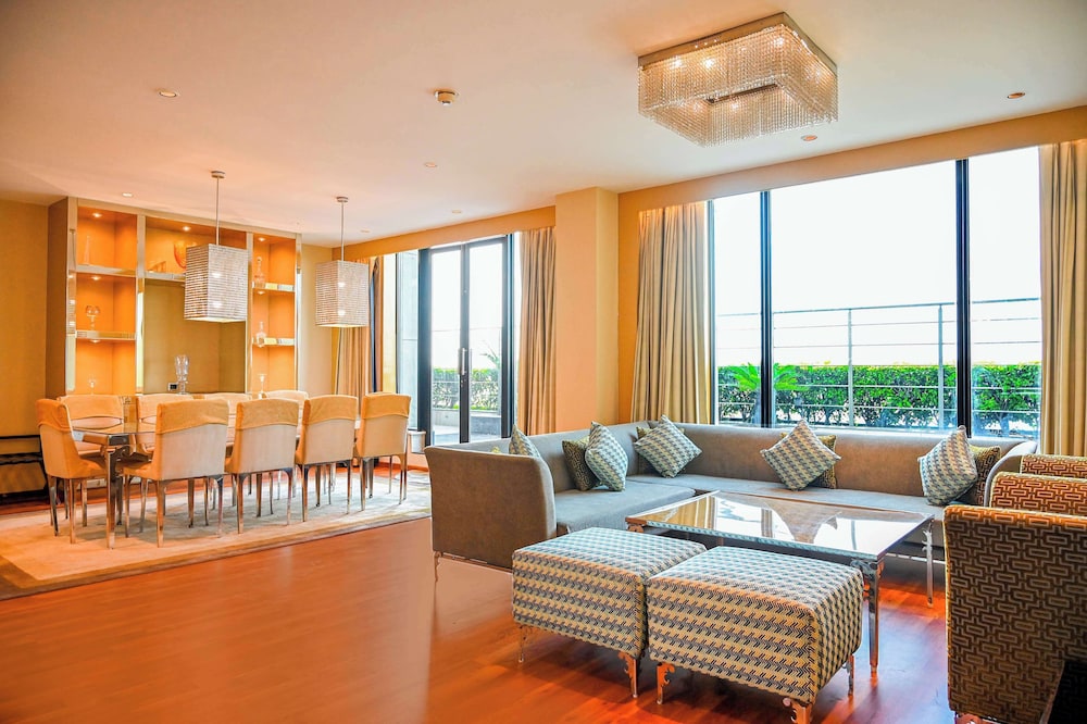 Radisson Blu New Delhi Paschim Vihar 30/50