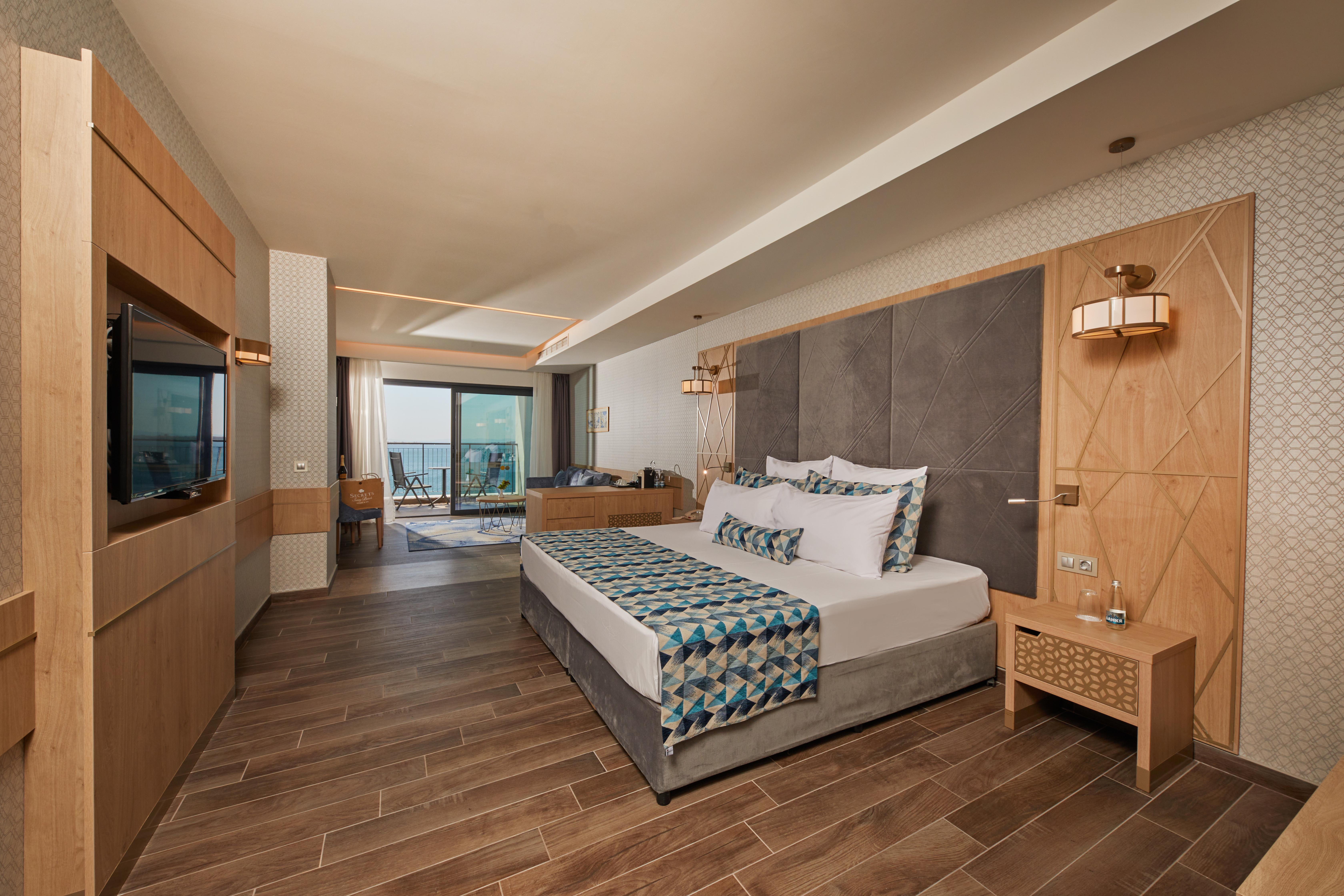 Club, Junior Suite, Deluxe, Single, Sea Front, Balcony