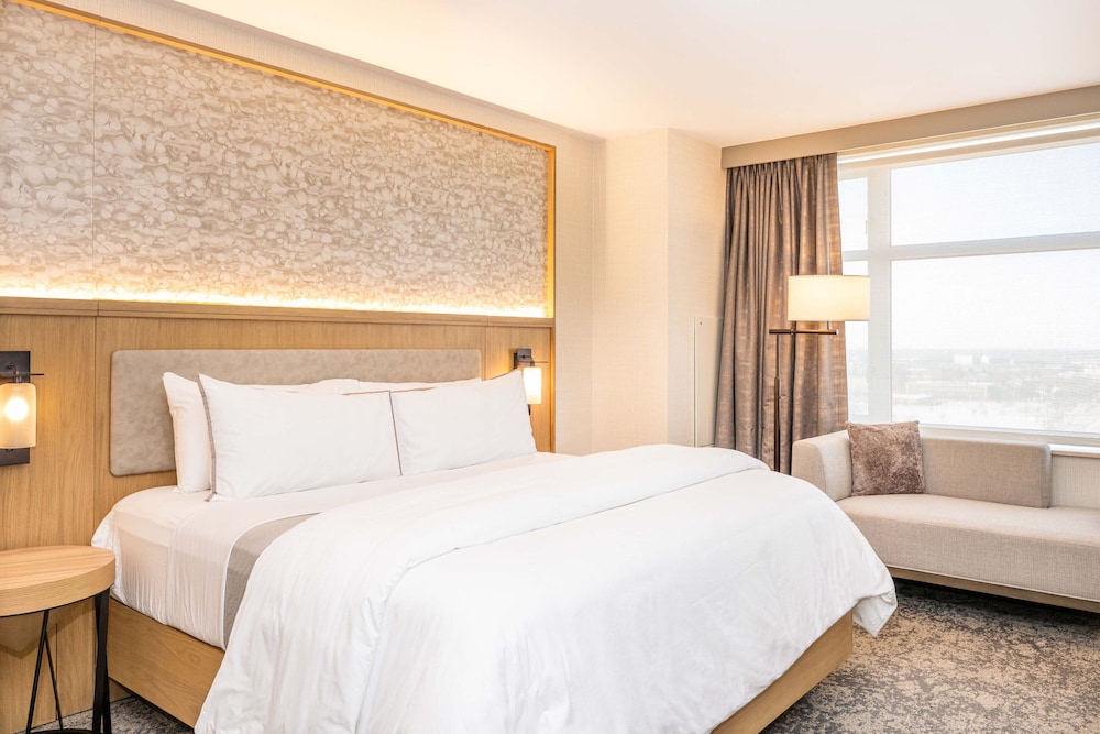 TRADITIONAL, KING BED