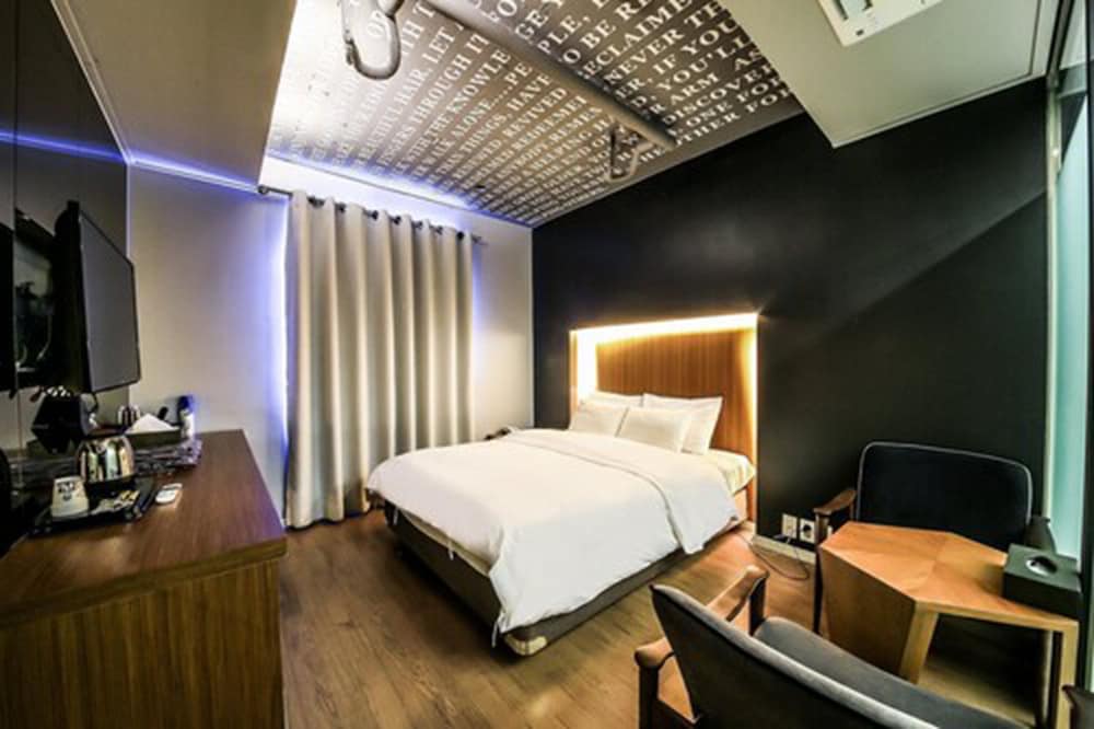 BLVD Hotel 21/29