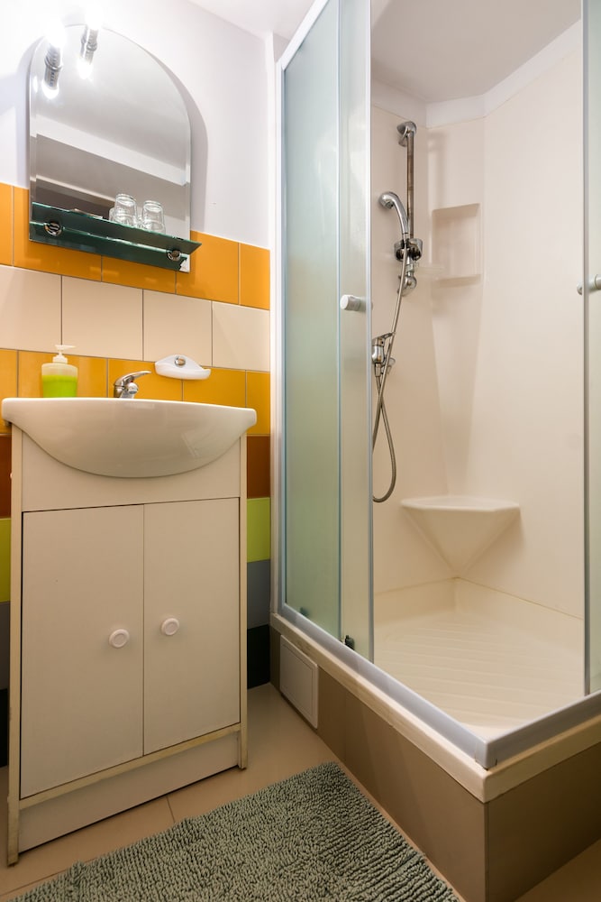 Unikat Guest Rooms 67/72