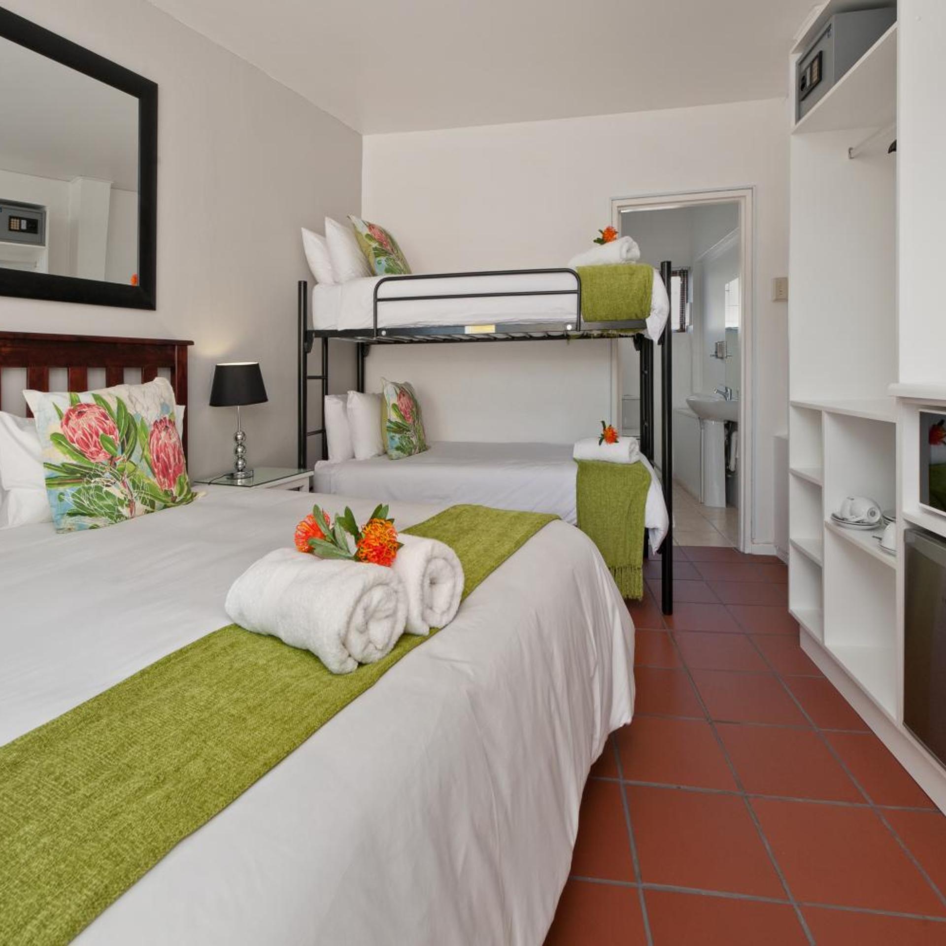 Twenty Four 17 Inn Hotel 20/42